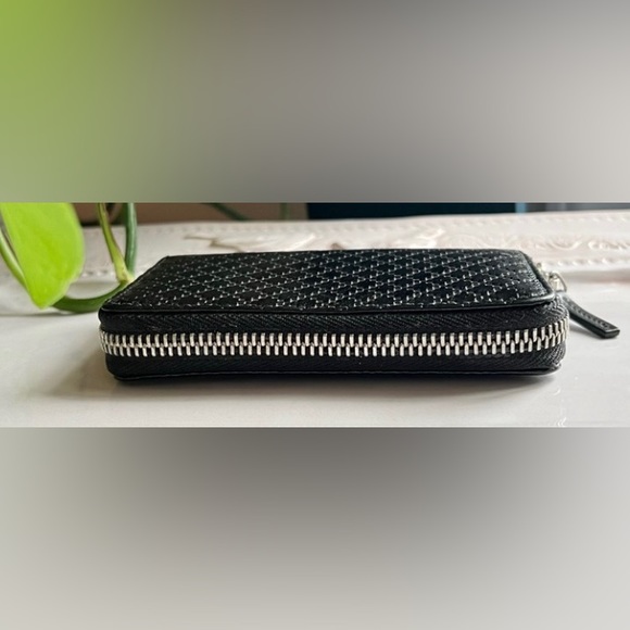 GUCCI EMBOSSED BLACK LEATHER SIGNATURE DIAMANTE ZIP-AROUND CARD CASE WALLET EUC - Picture 7 of 12